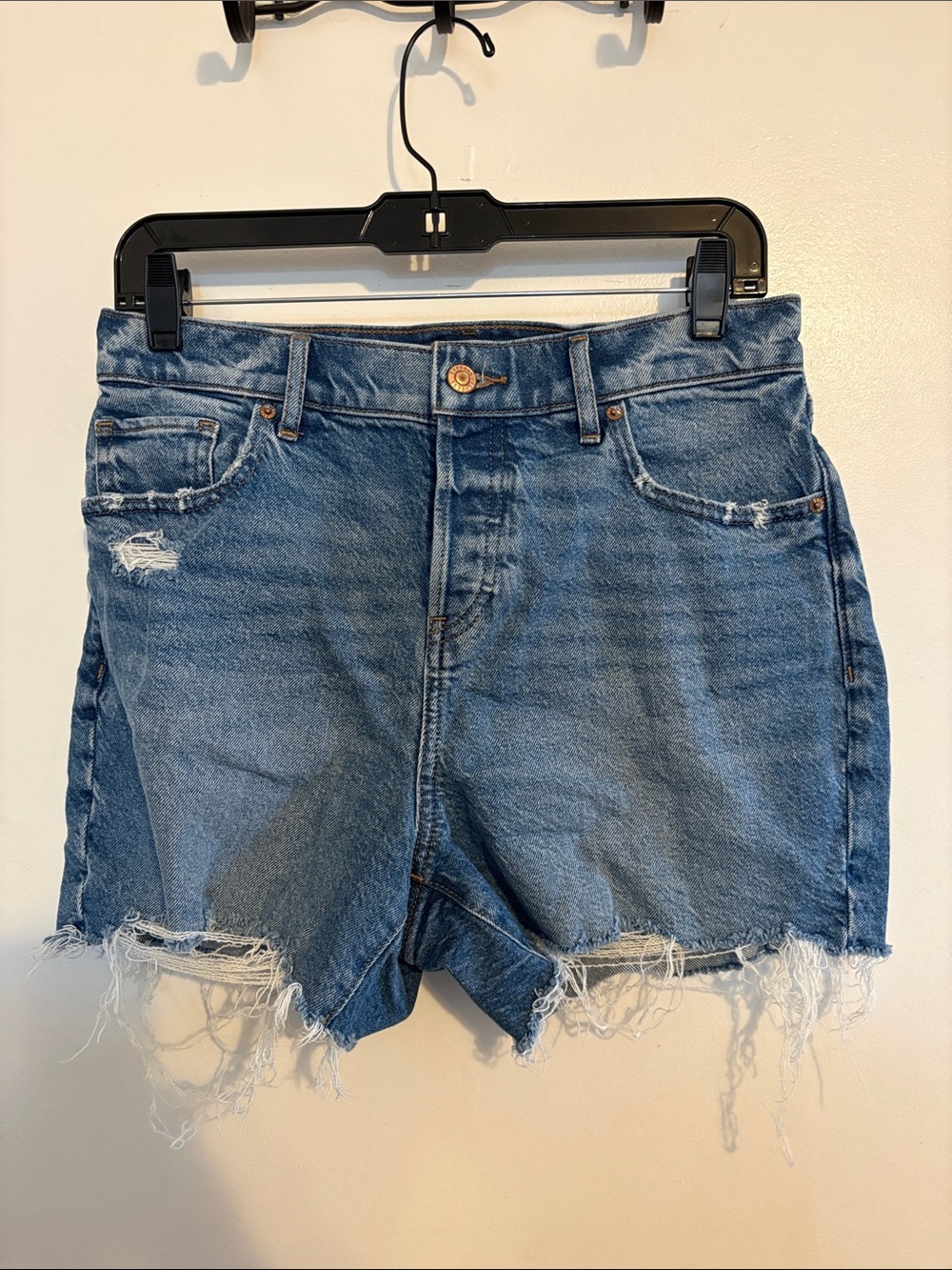 Express Mid Rise 4” Inseam Button Fly Denim Shorts 8 - Picture 2 of 9